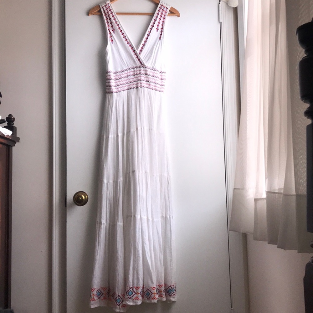 Bohemian White Maxi Dress with colorful Embroidery Details sz M Summer Vacay!